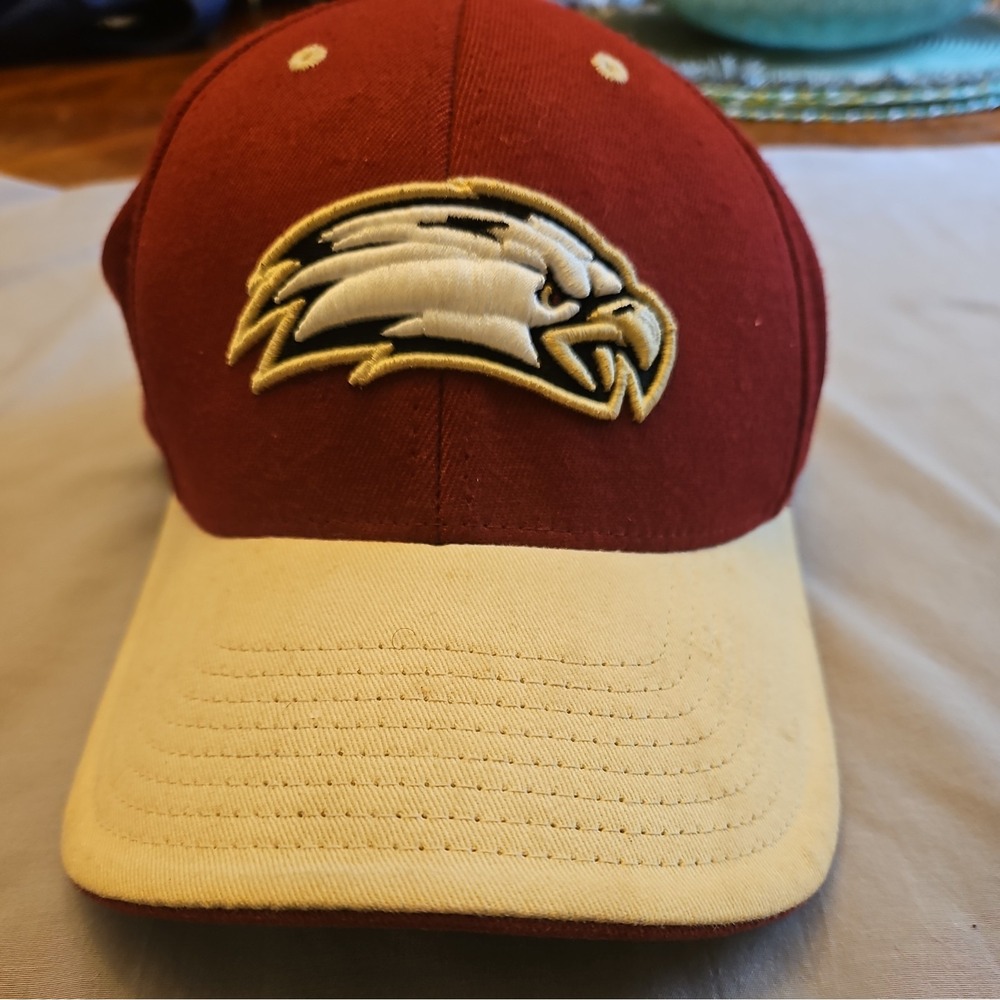 BOSTON COLLEGE (EAGLES) (RUSSELL ATHETIC) MENS HAT MAROON